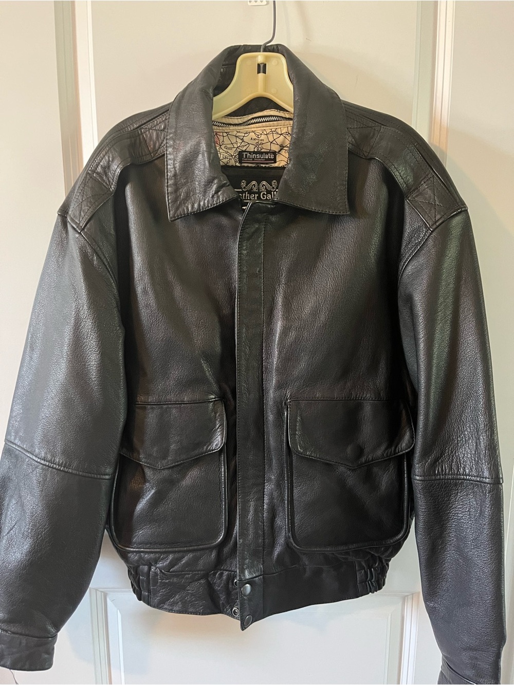Leather Gallery Men’s size Small Black Leather Bomber Jacket with Thinsulate